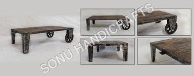 लोहे की लकड़ी की कॉफी टेबल