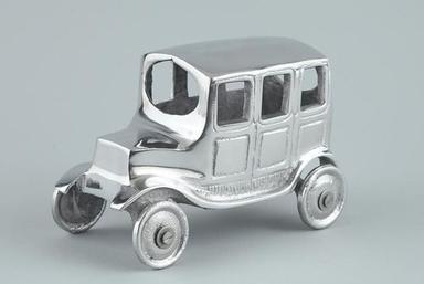 Luxury Vintage Car - Color: Silver