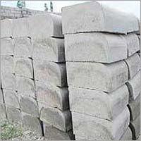 Kerbs Stones Size: 300*300*100Mm And 300*450*150Mm
