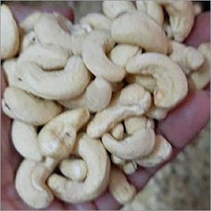 W320 Whole Cashew Nuts Broken (%): 1 %