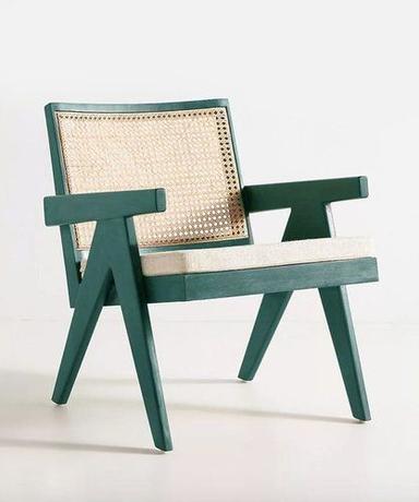 हरी छड़ी की कुर्सी।