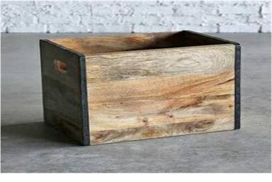  लकड़ी का बक्सा