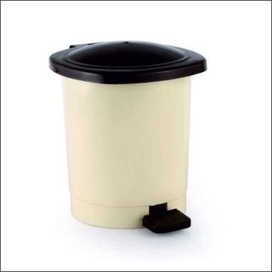 Plastic Plain Pedal Bin Application: Housekeeping