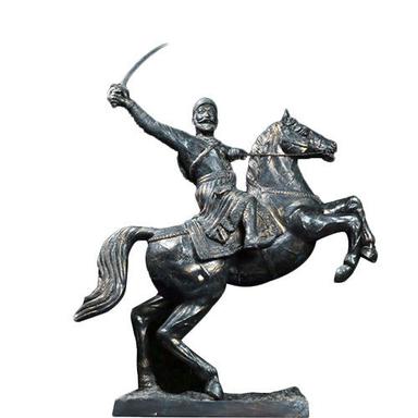  घोड़े की मूर्तिकला के साथ आधुनिक कला शिवाजी महराज
