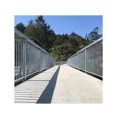 Easily Assembled Steel Bridge Railing