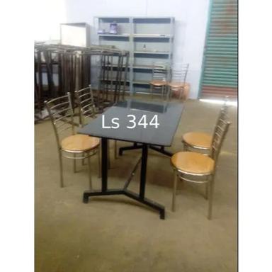 Restaurant Table And Chair Set Dimension(L*W*H): 5 X 4 Feet Foot (Ft)
