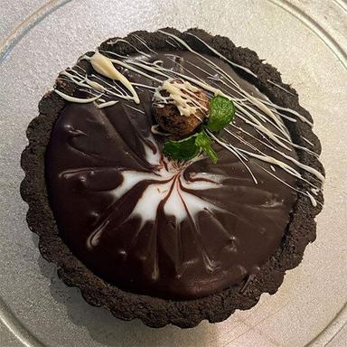 स्वीट चॉकलेट टार्ट केक