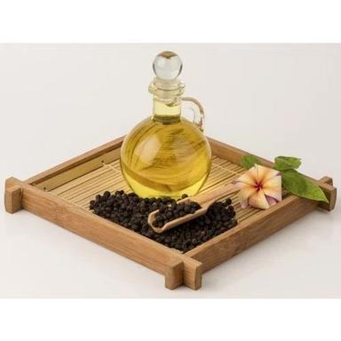 Pale Green To Yellowish Black Pepper Oil Purity: High