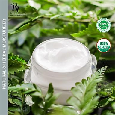 White Natural And Herbal Moisturizer Third-Party Manufacturer