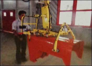 Gripper Machine For Tractor Hood  Application: High Frequency Divece