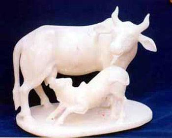  मार्बल गाय की मूर्तियां 
