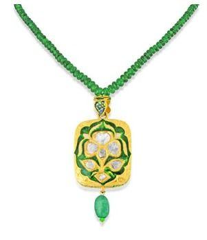 Jadau Pendant Set With Diamonds And Emerald Made In Gold