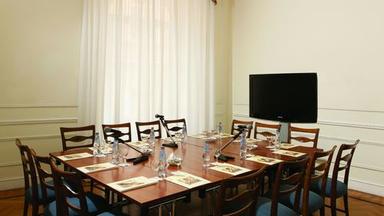 Hotel Quirinale Gallery Meeting Table Set