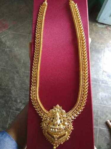 Fashionable Gold Necklace For Ladies