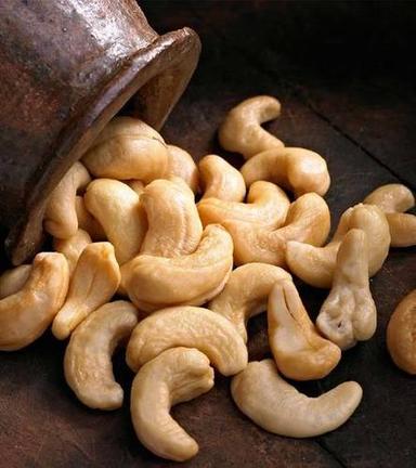 Organic Cashew Nuts W 240 Broken (%): < 1%