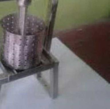 Mild Steel Cocoa Butter Manual Extracting Pressing Machine