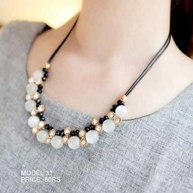 Artificial Pearls Necklace For Ladies Gender: Female