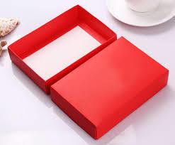 आयताकार लाल जूता बॉक्स