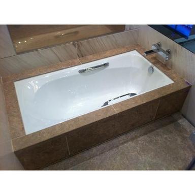 White Polished Ceramic Bath Tub
