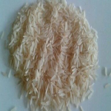 सफेद स्वस्थ और प्राकृतिक सेला बासमती चावल