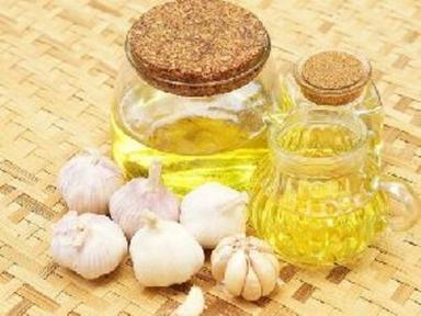 Natural Fresh Garlic Essential Oil Application: Cooking