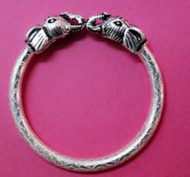 Polished Round Silver Kadali Gender: Women