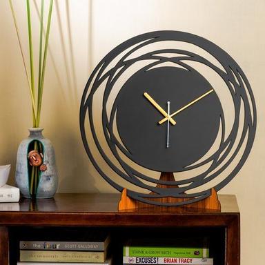 Black Interiobb Round Compass Clock