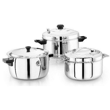 Polished Amaze Stainless Steel Cookware Set With Silver Finish For Kitchen Use