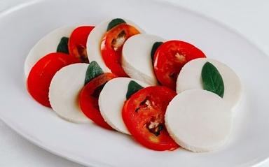 Raw And Original Flavour Fresh Homemade Mozzarella Cheese Is Hygienically Manufactured And Packed Age Group: Adults