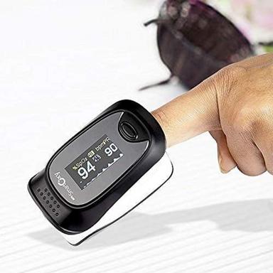 Plastic Color Oled Display Fingertip Pulse Oximeter With Heart Rate Monitoring