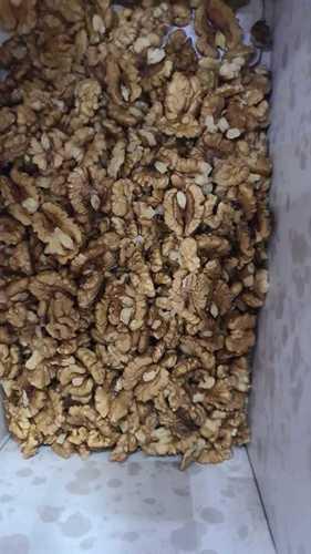 Brown 100% Pure, Crunchy Taste And High Nutrition Dried Walnuts Kernels