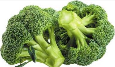प्राकृतिक हाई प्रोटीन खाने के लिए स्वस्थ ताजा हरी ब्रोकोली सब्जी पकाने के लिए 