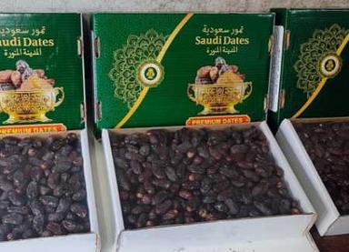 Organic Premium Quality Deep Black Color Soft And Semi Dried Sweet Safawi Dates