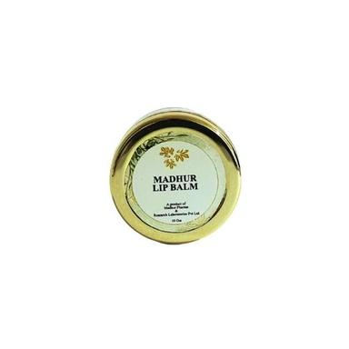 Safe To Use 100% Herbal Dry Lip Moisturizing Balm With Roman Chamomile, Bee Wax And Coco Butter