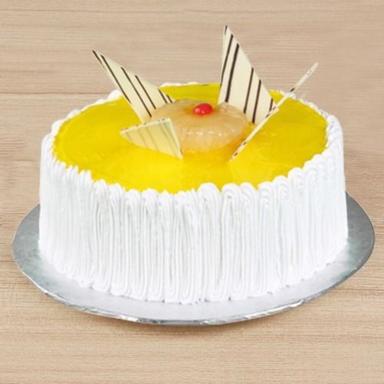 स्वादिष्ट स्वाद वाला ताजा और स्वादिष्ट मैंगो केक सफेद और पीले रंगों में वसा में शामिल हैं (%): 3 ग्राम (G) 