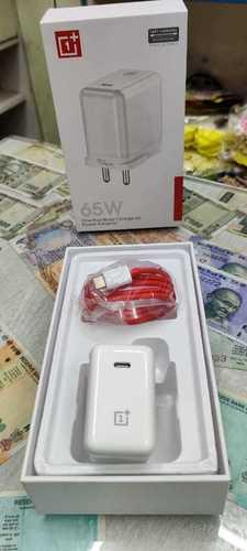 Plastic Durable And Light Weight White Power Adapter