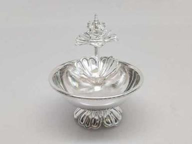 Light In Weight And Eye Catching Design Silver Gift Item For Home Decoration Size: As Per Customer