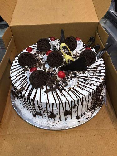 जन्मदिन के लिए लाल चेरी के साथ स्वादिष्ट स्वादिष्ट गोल आकार का 1 किलो ओरियो चॉकलेट केक में शामिल हैं (%): 0.3 ग्राम (जी) 