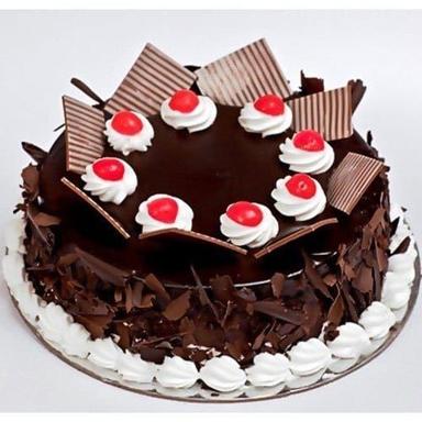 Full Designer Chocolate Cake Made With Rich Chocolate And Strawberries Taste Pack Size: Box