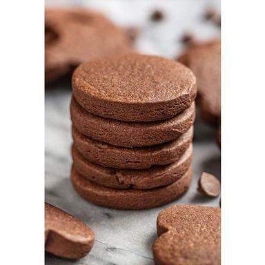 स्नैक्स के लिए सामान्य प्राकृतिक मीठे कुरकुरे स्वाद वाले कुरकुरे गोल भूरे चॉकलेट बेकरी बिस्कुट 