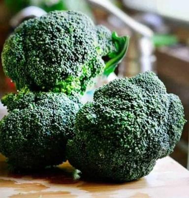 Organically Grown 100% Fresh And Natural Green Hydroponic Broccoli Moisture (%): 82.87%Mb