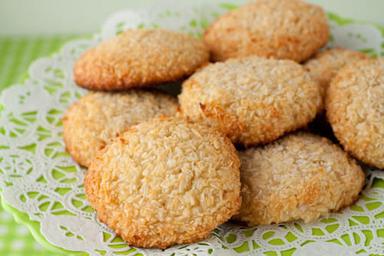 High Fiber Low In Sugar Delicious Organic Round Shape Coconut Cookies Perfect For Tea Time Snack Packaging: Bulk