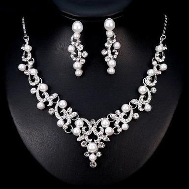 Fashion Silver Necklace Set With Charming Earring For Party Wear Gender: Women