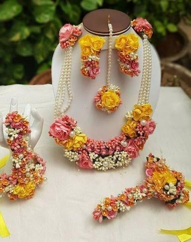 Flower Design Necklace Set With Earrings For Party Wear Gender: Women
