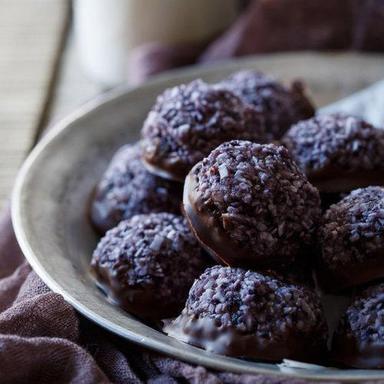 Brown Sweet And Healthy Blueberry Chocolate For Eating Use, Bakery, Diwali Gifts