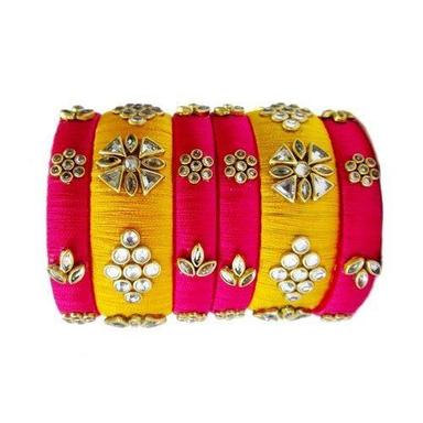  फैशन आकर्षक डिज़ाइन, बारीक फ़िनिश वाली गुलाबी और पीले रंग की फैंसी सिल्क थ्रेड चूड़ियाँ 