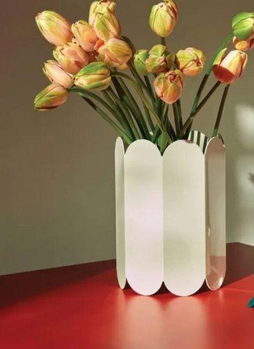 Eco Friendly Decorative White Color Plastic Flower Vase For Home Decor, Hotel Decor Bottom Diameter: 2 Inch (In)