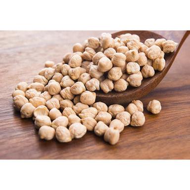 White Colour Organic Chickpeas With 6 Months Shelf Life And 5% Broken Broken (%): 5