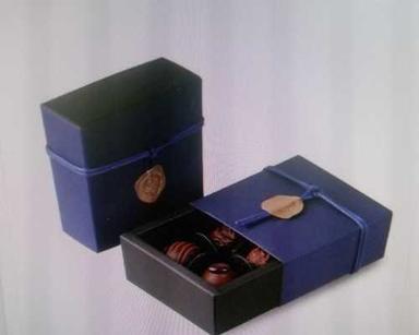  नीले रंग और सादे पैटर्न में ब्लू चॉकलेट कार्डबोर्ड बॉक्स, स्क्वायर आकार का आकार: ग्राहक के अनुसार 