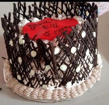 Mouthwatering Taste Round Chocolate Coated Along Cream Yummy Fresh Black Forest Cake Shelf Life: 1 Days